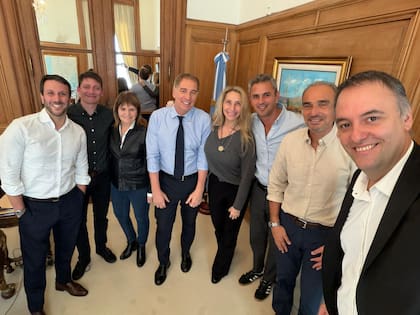Devitt, Caputo, Bullrich, Santilli, Karina Milei, Martín Menem, Lule Menem, y Manuel Adorni, los integrantes de la mesa política del Presidente