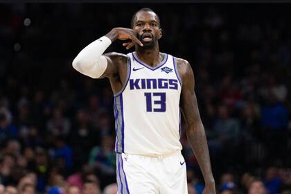 Dewayne Dedmon, pivot de Sacramento Kings que fue multado