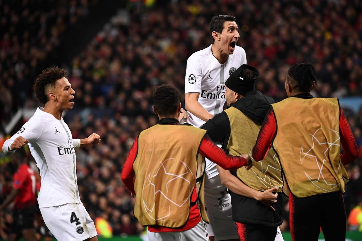 Di María festeja un gol de cara a los hinchas de Manchester en Old Trafford