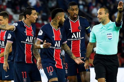PSG-Olympique Marsella; el partido del escándalo; Neymar es expulsado; Di María no vio la tarjeta roja, pero recibió cuatro partidos de suspensión por un escupitajo