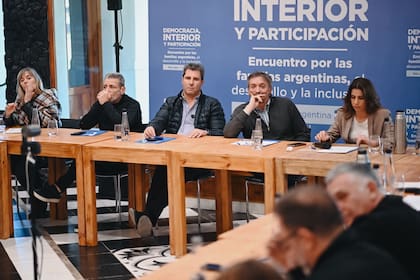 Di Tullio, Santa María, Uñac, Máximo Kirchner y Celeste Giménez, reunidos en San Juan