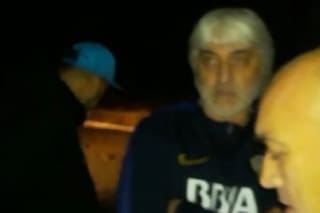 Di Zeo tampoco pudo ver a Boca en Mendoza: las imágenes de su fallida llegada