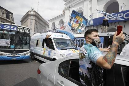 Para las 10 -hora del inicio de la convocatoria- cientos de autos y camiones estaban apostados en la Avenida 9 de Julio, en dirección a la sede del Sindicato de Mecánicos y Afines del Transporte Automotor