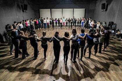 El Movimiento Federal de Danza, que trabaja por una Ley Nacional, transmitirá desde siete regiones del país
