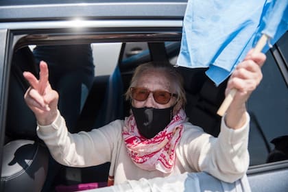 En Rosario la caravana por el Día de la Lealtad se concentró en torno al Monumento a la Bandera