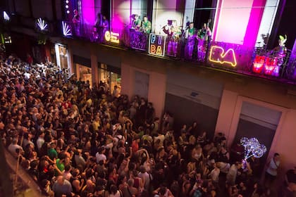Así como el año pasado la apertura del FIBA copó las calles históricas de San Telmo, la edición que comienza fin de mes se trasladará a la esquina de Florida y Lavalle