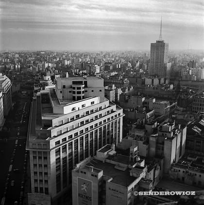 Diagonal Sur desde la torre del Concejo Deliberante, Buenos Aires, 1955.