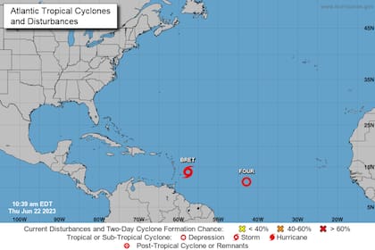 Diagrama de la ubicación de la tormenta tropical Bret y la Depresión Tropical 4 en el Atlántico
