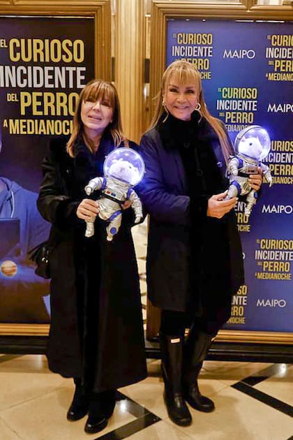 Diana Chugri y Elena Fortabat compartieron una noche de teatro entre amigas