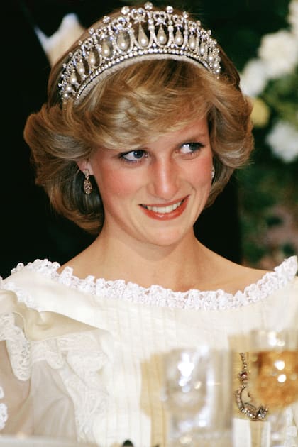 Diana de Gales llevó la tiara Cambridge Lover’s Knot en su boda con el entonces príncipe Carlos