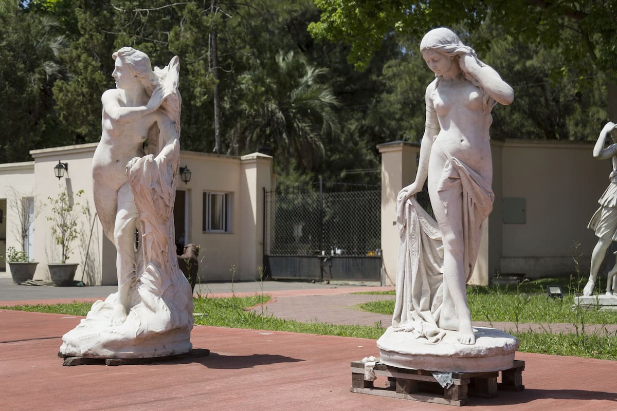 Diana fugitiva y Ondina del Plata, hoy, en Palermo