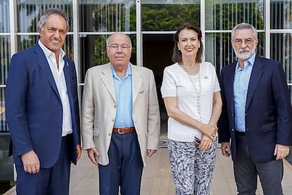 Diana Mondino con el canciller Mauro Viera, el embajador Daniel Scioli y su par de Brasil, Julio Bitelli, el domingo, en Itamaraty.