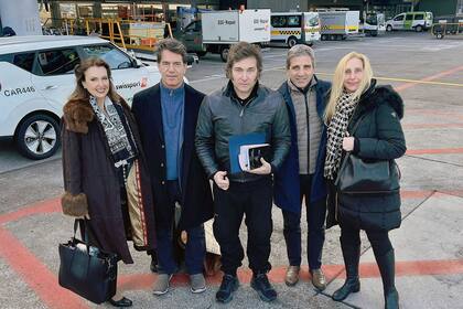 Diana Mondino, Nicolás Posse, Javier Milei, Luis Caputo y Karina Milei, este mes en Zurich, Suiza