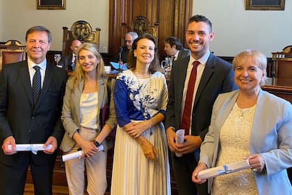Diana Mondino y Oscar Sago, junto a los "halcones" de Pro: Damián Arabia, Silvana Giudici y Morlelo