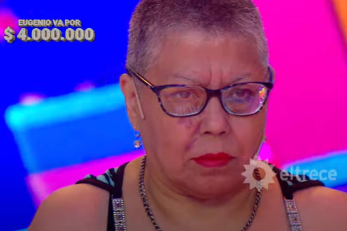 Diana participó de Los 8 escalones y generó gran emoción al compartir el particular objeto que llevó al programa (Foto: Captura)