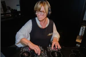 Diana tiene 69 años y encontró su pasión en la música