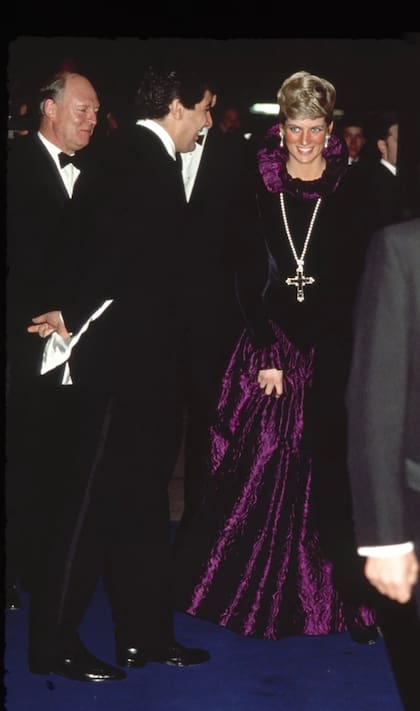 Diana usó el llamativo colgante en una gala benéfica de 1987(Foto: Sothebys)