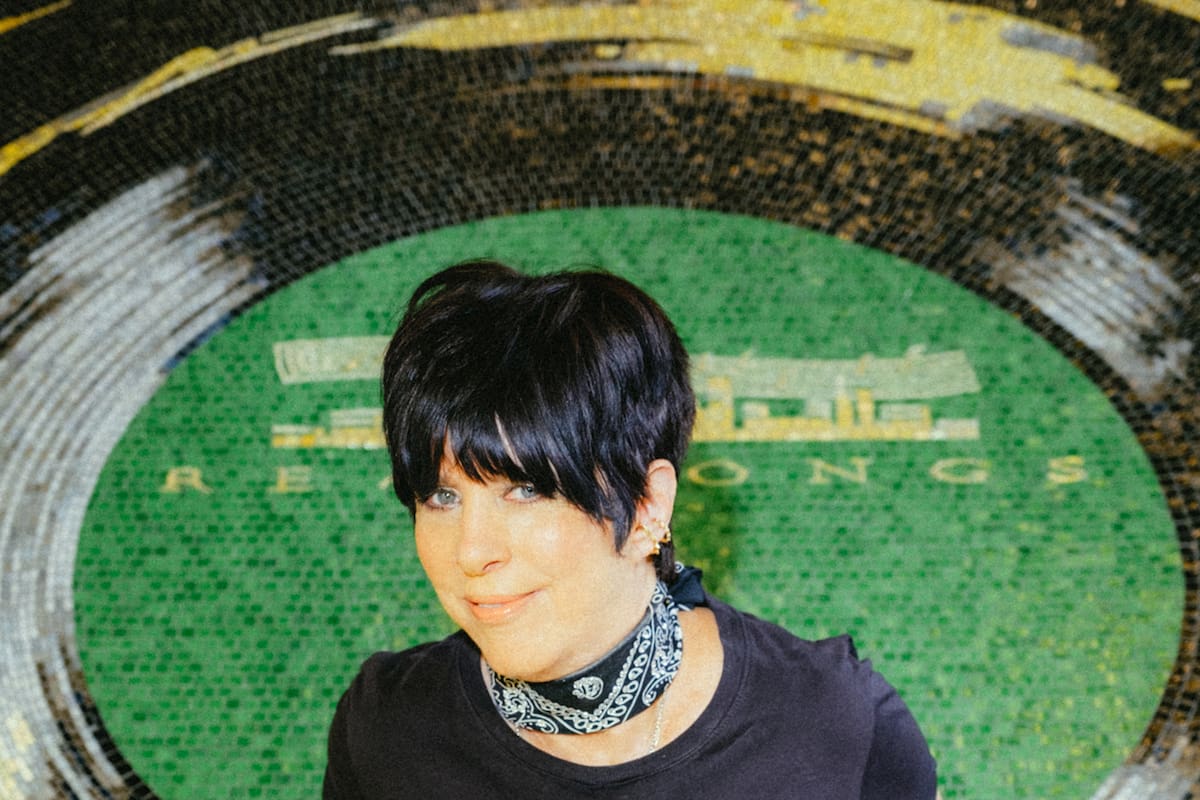Diane Warren, la hacedora de hits que se mantiene "oculta" a pesar de ser una de las autoras más exitosas de la música pop