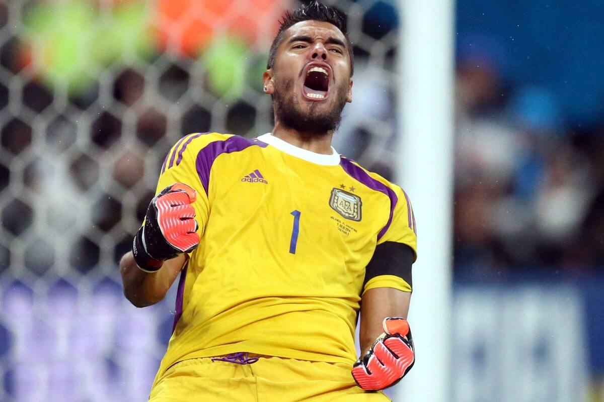 Días felices: Sergio Romero, el día que atajó dos penales contra Holanda, en la semifinal de Brasil 2014