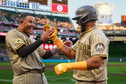 Díaz dispara 2 jonrones y Padres vapulean 12-3 a Mellizos