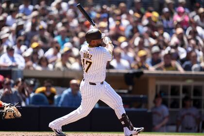 Díaz y Tatis conducen a Padres a victoria 5-3 sobre Gigantes, barridos en 2 juegos