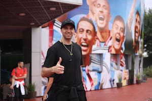 Dibu Martínez, a la llegada al predio de la AFA