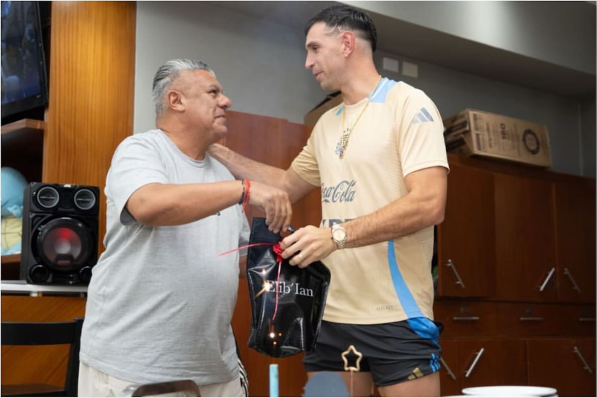 Dibu Martínez agradeció a Chiqui Tapia en las redes