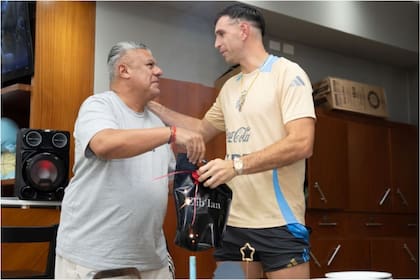 Dibu Martínez agradeció a Chiqui Tapia en las redes