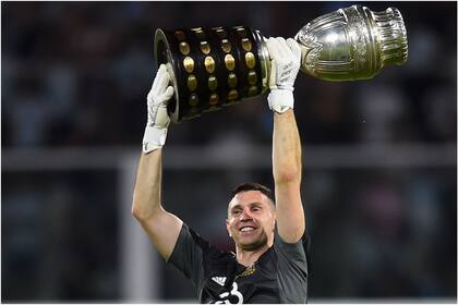 Dibu Martínez con la Copa América