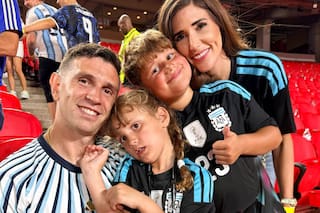 Tras su cirugía, Dibu Martínez estrenó su nueva casa en Chelsea: así es por dentro