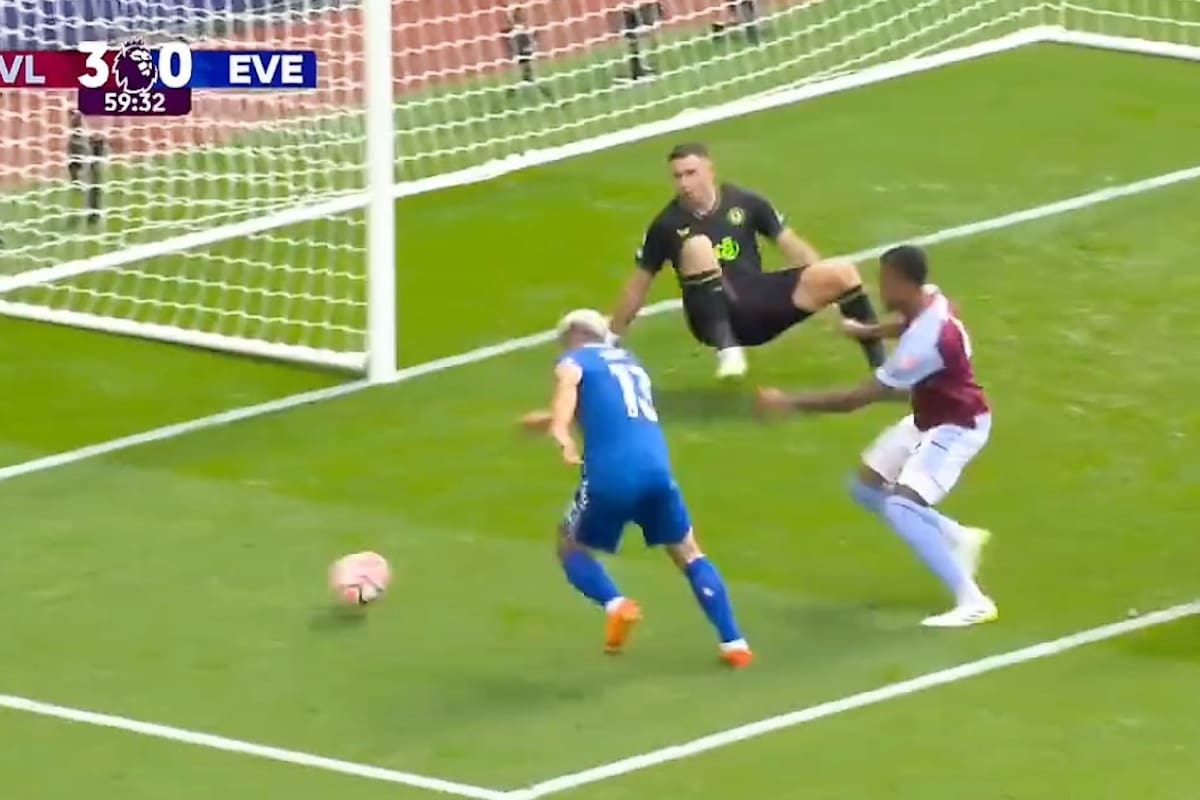 Dibu Martínez mantuvo la valla invicta en Aston Villa y fue protagonista de una espectacular doble tapada ante Everton; su equipo goleó 4 a 0