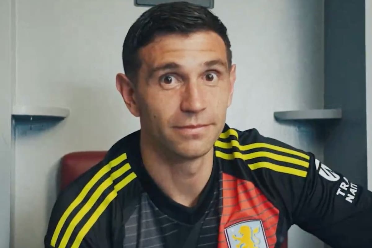 Dibu Martínez mostró el particular trofeo que le llegó de parte de la FIFA: “Gracias por enviarlo”