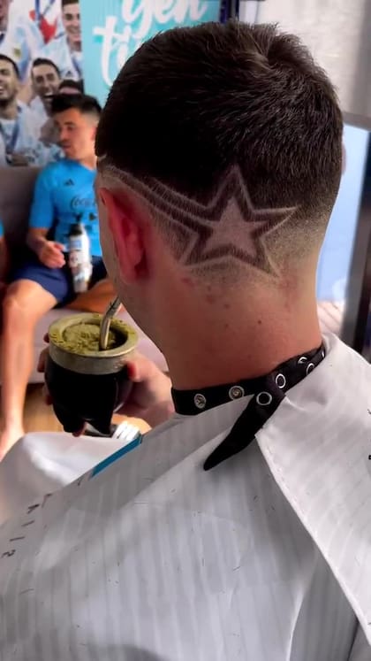 Dibu Martínez se cambió el look de cara al partido de la selección argentina y sorprendió a todos