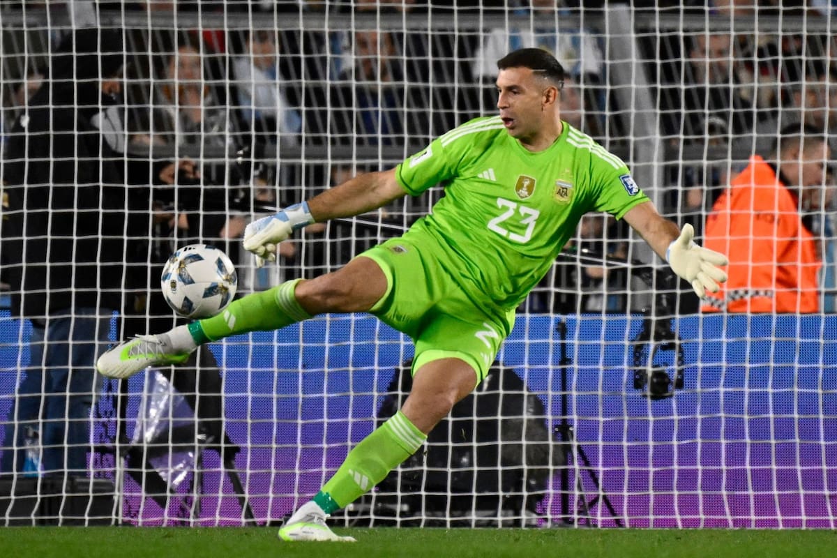 'Dibu' Martínez será, como es habitual, el arquero titular de la selección argentina para el duelo vs. Paraguay