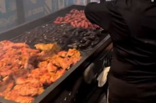 Asado en la concentración: Dibu Martínez mostró la cena que va a compartir la selección argentina
