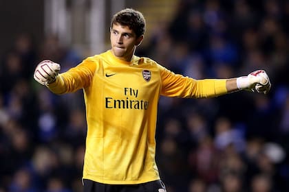 Dibu Martínez vuelve a Londres, donde ya había jugado en Arsenal, el clásico rival