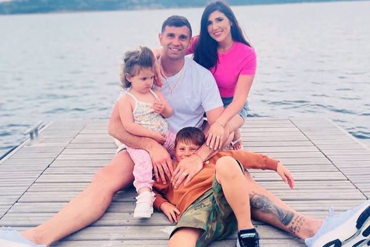 Dibu Martínez y su familia