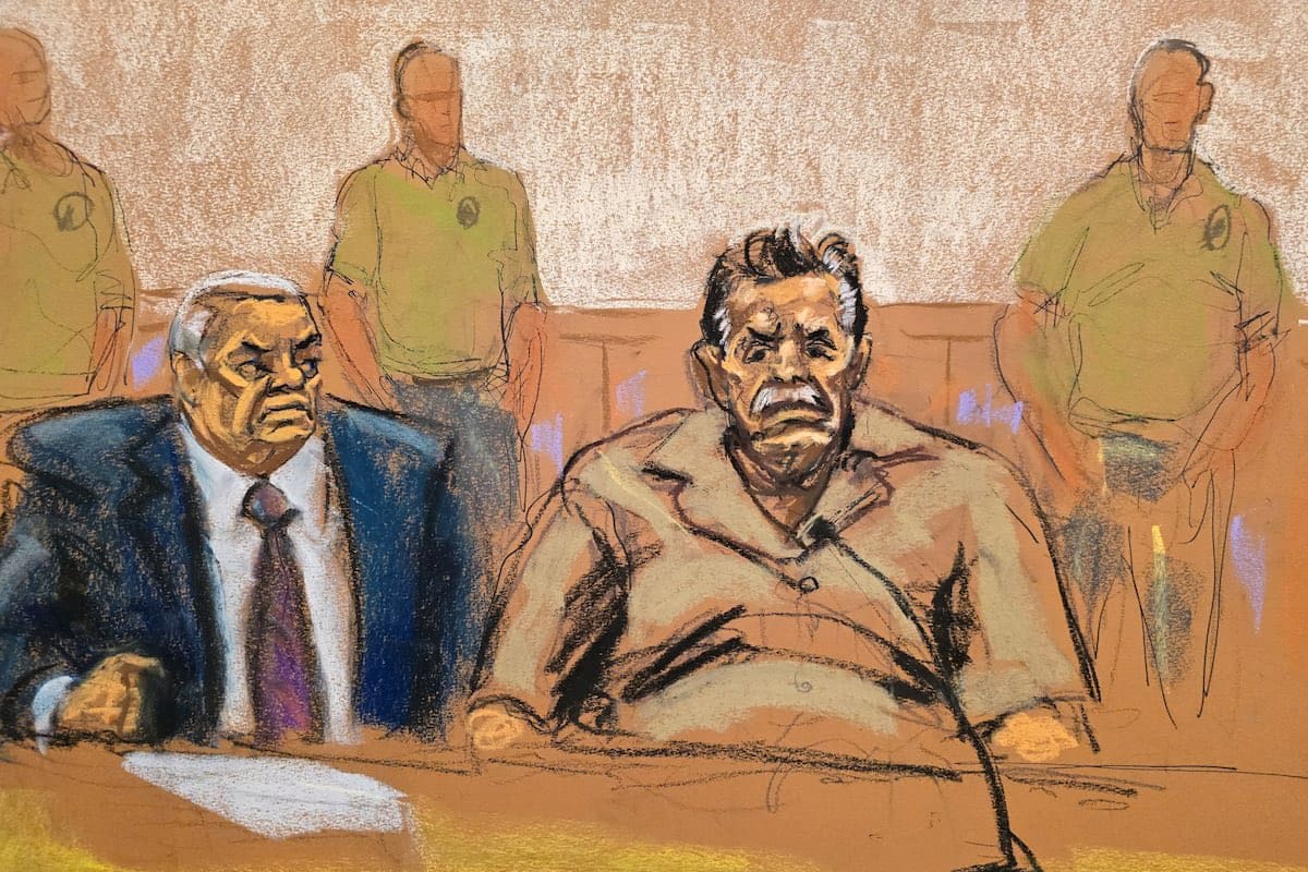 Dibujo de la audiencia del "Mayo" Zambada cuando se declaró culpable y confesó sobornos a policías, comandantes y políticos