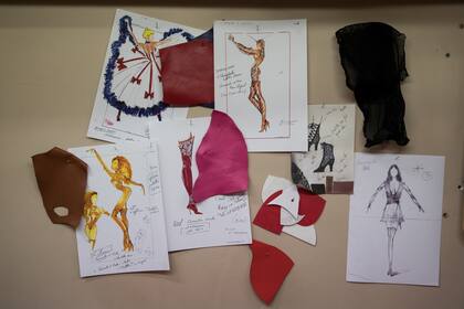 Dibujos de trajes para la "Feerie"