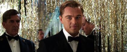 "Gatsby organizaba fiestas descomunales con la esperanza de que Daisy, la chica distinguida con la que había mantenido un breve romance y a la que quería recuperar, se animara a cruzar la bahía que los separaba"
