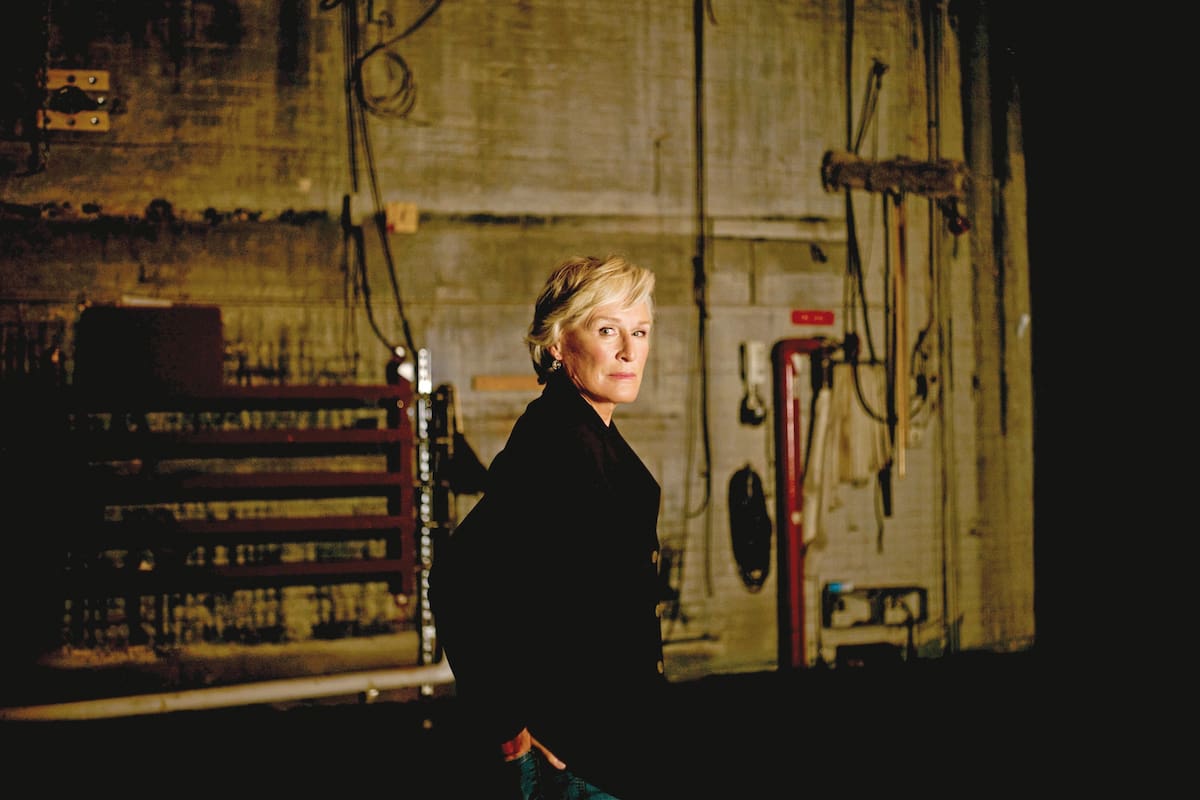 Dice que se arrepentiría de dejar algún territorio emocional sin explorar y que por eso elige roles extremos. En una charla con LA NACION revista, habla del rol de las mujeres en el cine, desde Atracción fatal hasta La esposa, su nueva película