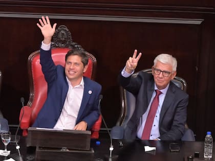 Kicillof y Dichiara, en el recinto de la Cámara de Diputados bonaerense