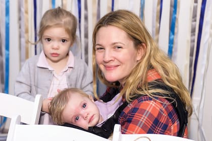 Diciembre de 2014. Con
sus hijas Olive (nació en
septiembre de 2012) y
Frankie (la tuvo en abril
de 2014), frutos de su
matrimonio con Will
Kopelman, su tercer y
último marido.