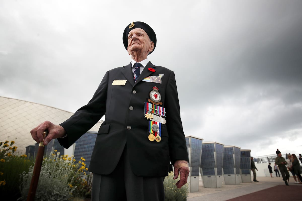 Dick Brown, veterano canadiense conmemora el 75 aniversario del Día D en Courseulles-sur-Mer, Francia