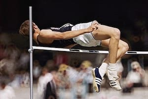 Dick Fosbury y un salto que lo llevaría a la gloria, en los Juegos Olímpicos de México 68, donde conquistó la medalla dorada