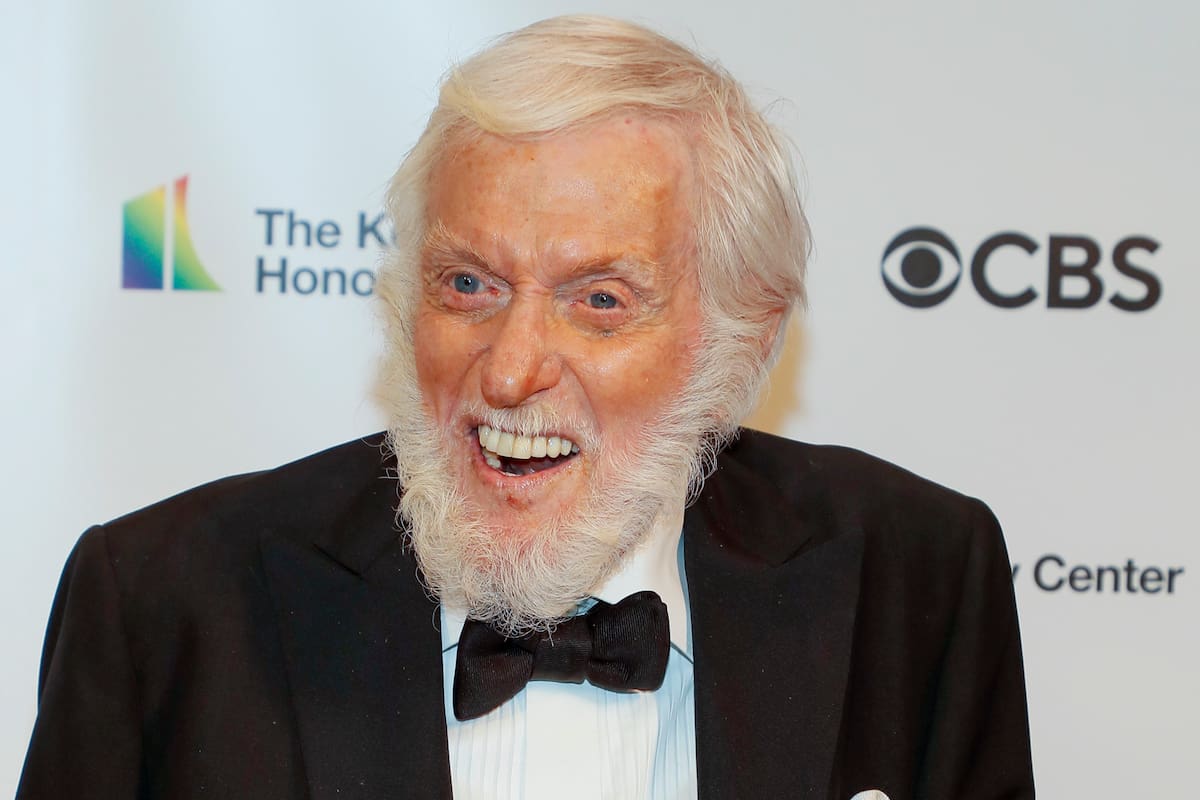 Dick Van Dyke sufrió un accidente mientras conducía su vehículo en Malibú