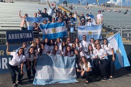Diecisiete jugadoras argentinas (y gente que las quiere) en su primer mundial de lacrosse: gran entusiasmo en Maryland, Estados Unidos, donde este viernes se estrenarán ante Japón.