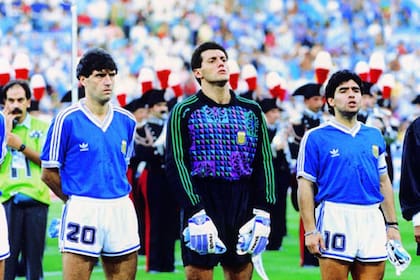 Diego, capitán y líder de aquel histórico equipo argentino en Italia 90