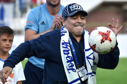 A dos meses de ser presentado como presidente honorario del Dinamo Brest, Maradona será DT en México
