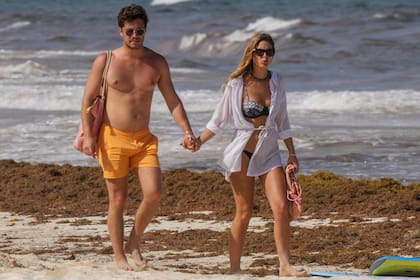 Diego Boneta y su novia pasean juntos por las playas de Tulúm